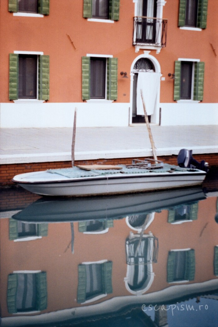 burano venetia canal salupa culori