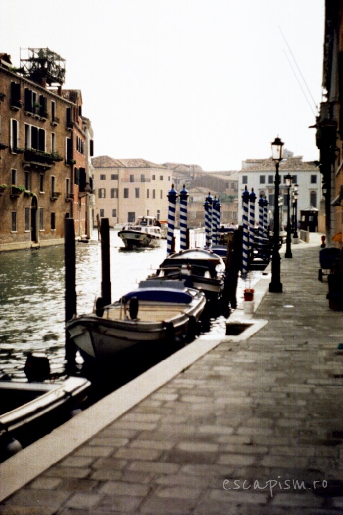 canal venetia gondole