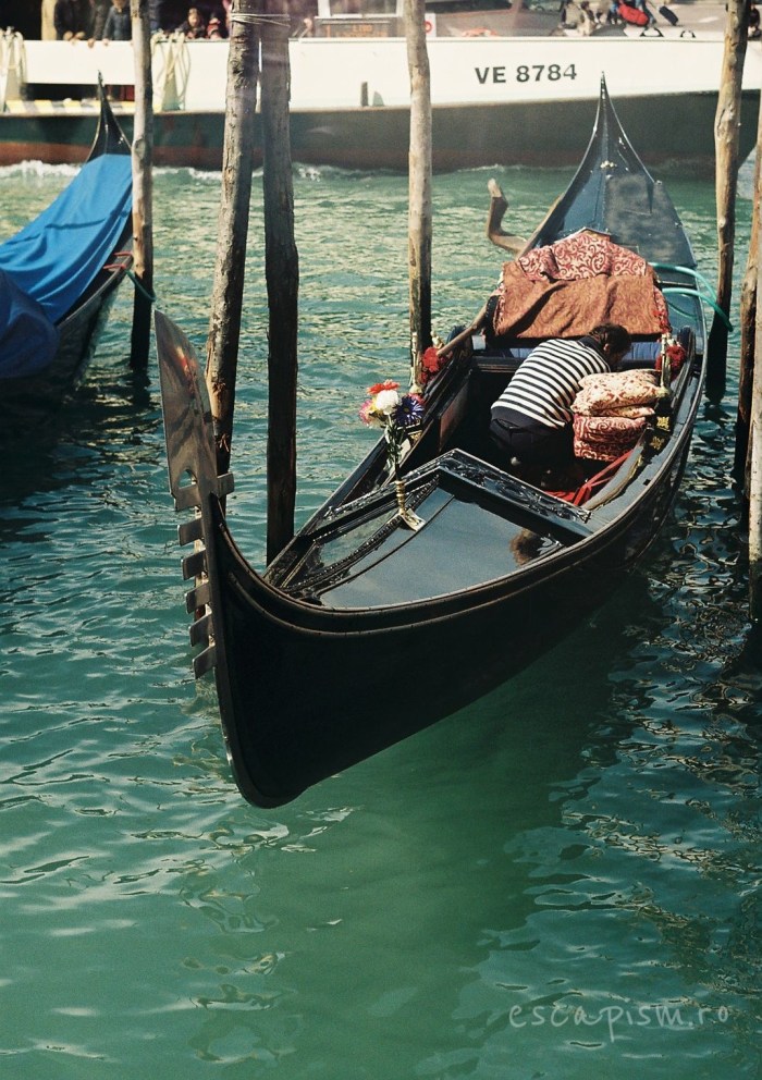gondola venetia canal 3