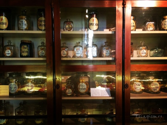 muzeul farmaciei cluj vitrina vitrina