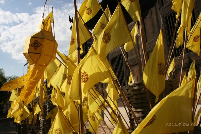 Chaing-Mai-templu-gradina-lampi