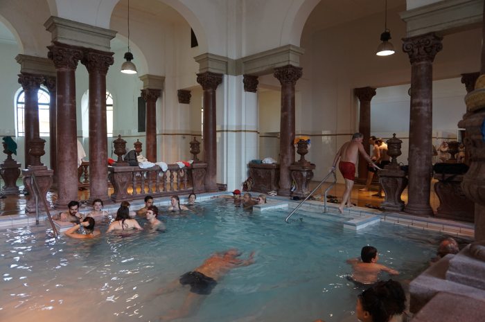 Baile-Szechenyi-Baths-Budapesta-indoor