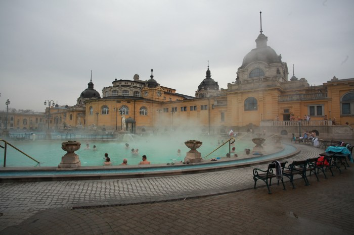 Baile-Szechenyi-Baths-Budapesta-Ungaria