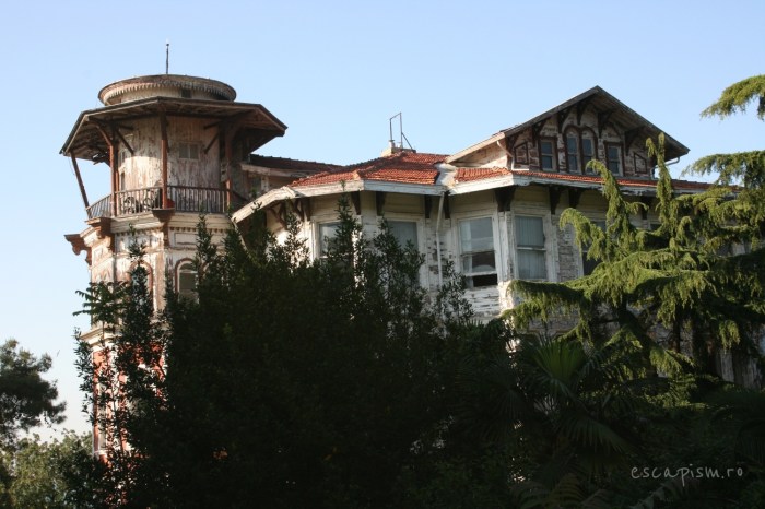 buyukada-istanbul-casa-lemn-arhitectura-traditionala-strada-10